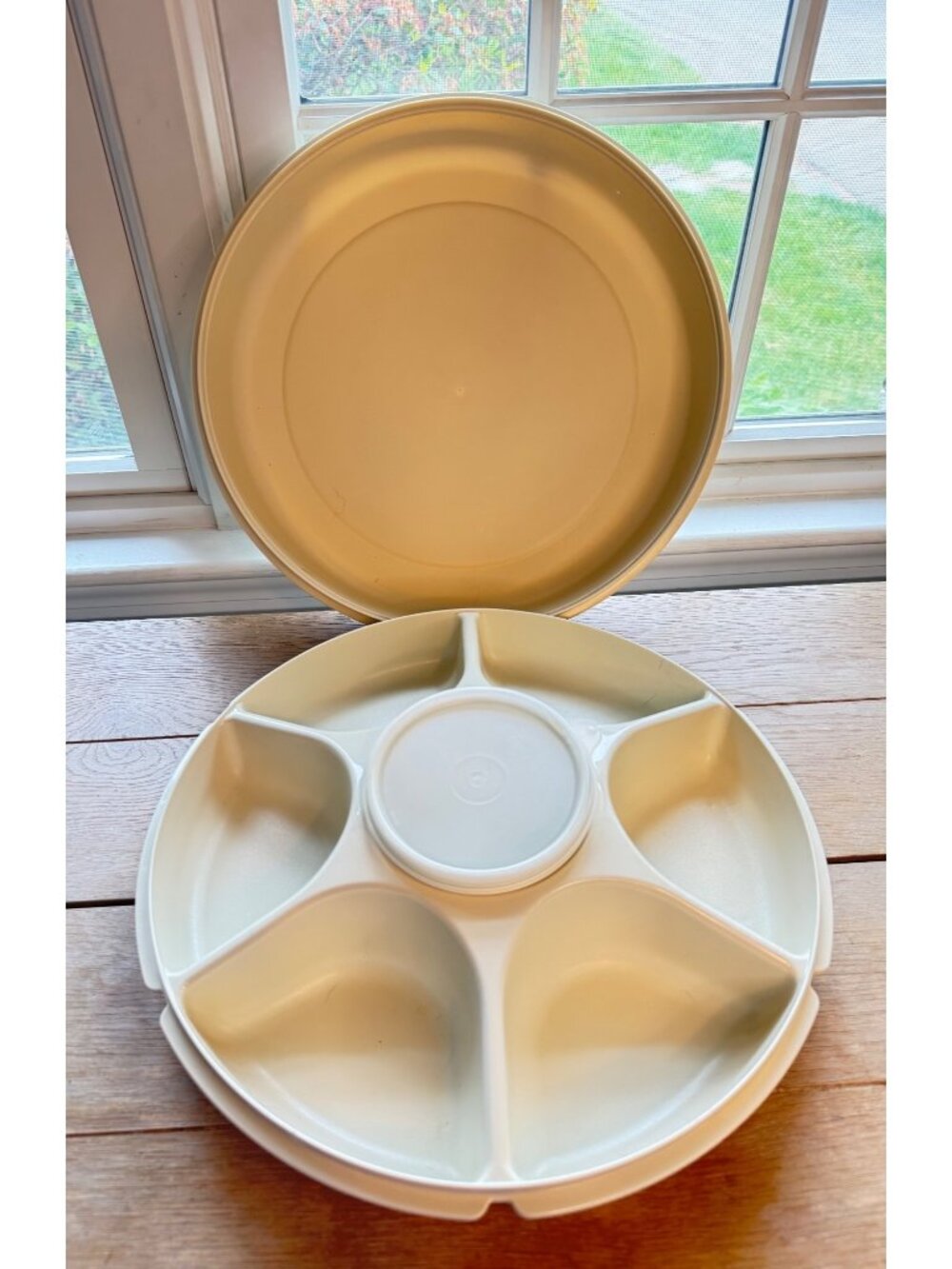 Vintage Beige Tupperware Lazy Susan Serving Tray & Lid With Removable Center Bow